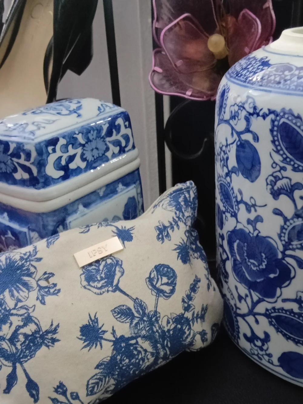 Ipsy Glam Bag – Blue & White Floral Toile Cosmetic PouchIpsy branded